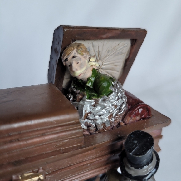 Lemax Spooky Town 2010-2018 Retired Early To Bed 03812 approx. 3x4x5 tall - Picture 4 of 5